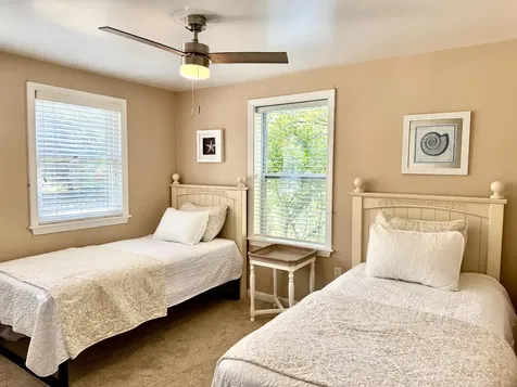 5 Seths Path Oak Bluffs MA 02557