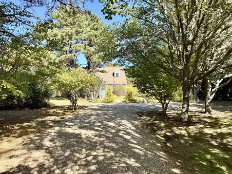 5 Seths Path Oak Bluffs MA 02557