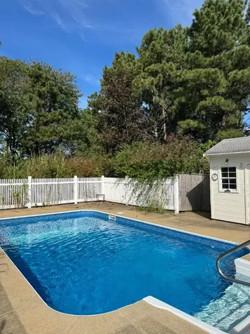 5 Seths Path Oak Bluffs MA 02557