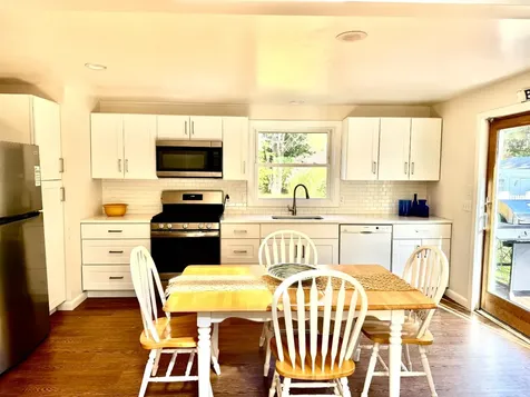 5 Seths Path Oak Bluffs MA 02557