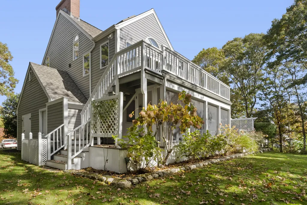 7 South Meadow Lane Oak Bluffs MA 02557