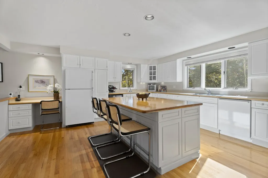 7 South Meadow Lane Oak Bluffs MA 02557