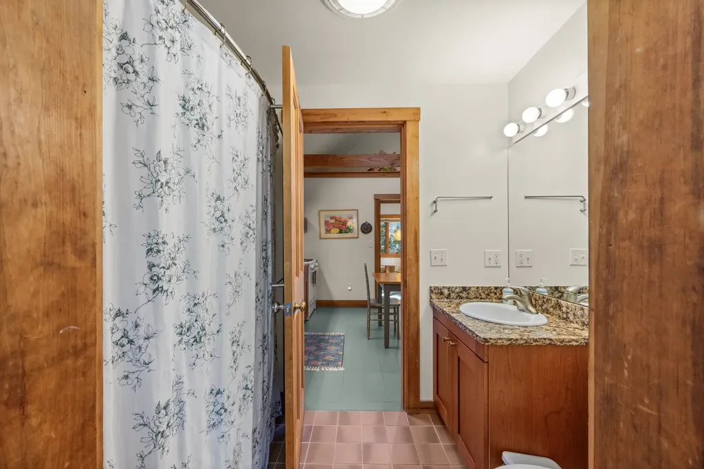 46 Tiercel Lane Chilmark MA 02535