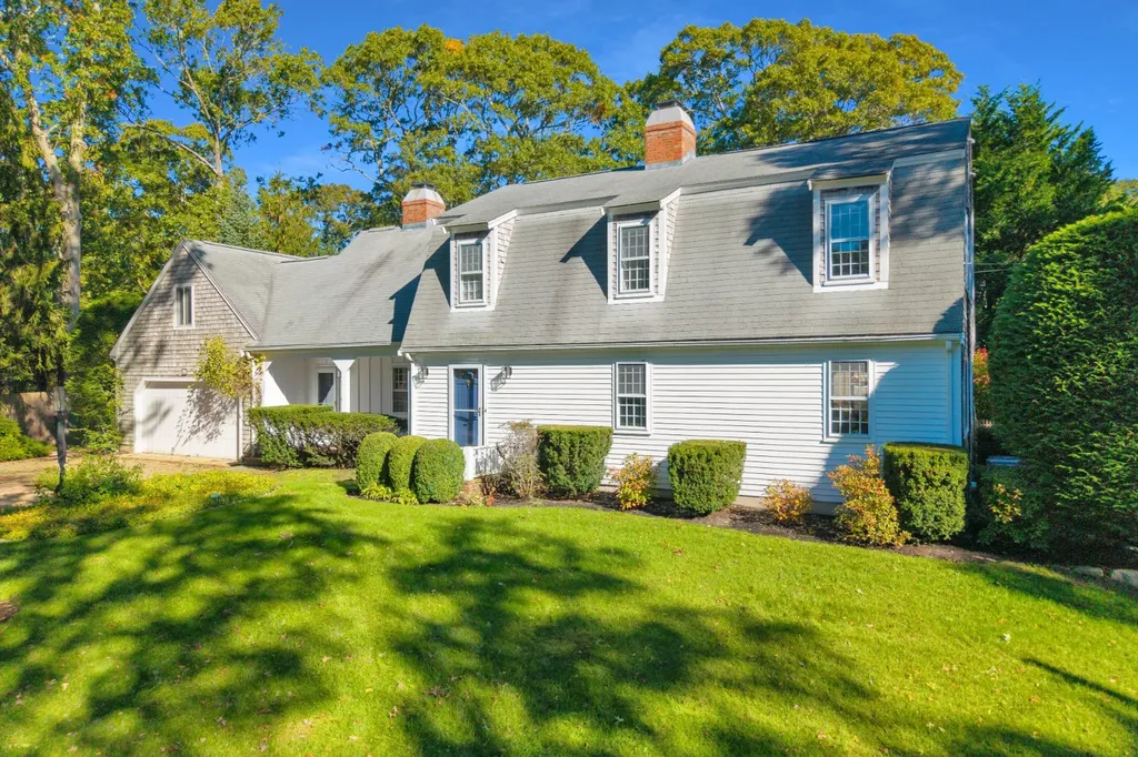 Pine Tree Lane, Vineyard Haven, MA 43868 Grace Hagerty