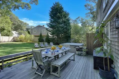 28 Pine Tree Lane Vineyard Haven MA 02568