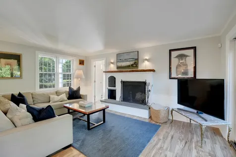 28 Pine Tree Lane Vineyard Haven MA 02568