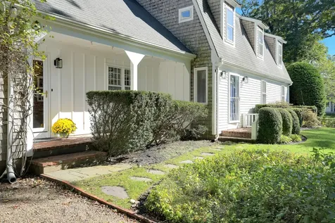 28 Pine Tree Lane Vineyard Haven MA 02568