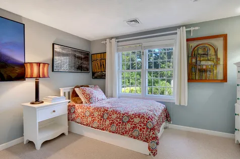 28 Pine Tree Lane Vineyard Haven MA 02568