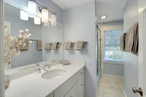 28 Pine Tree Lane Vineyard Haven MA 02568