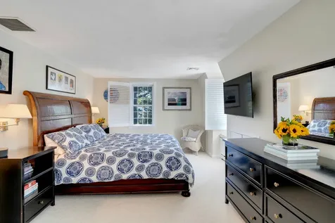 28 Pine Tree Lane Vineyard Haven MA 02568