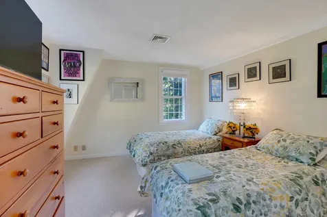 28 Pine Tree Lane Vineyard Haven MA 02568