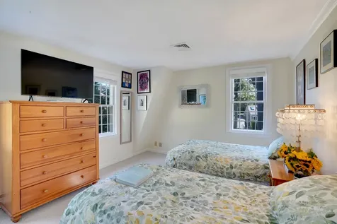 28 Pine Tree Lane Vineyard Haven MA 02568