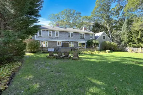 28 Pine Tree Lane Vineyard Haven MA 02568