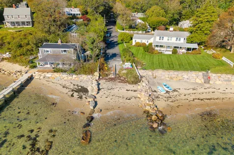 28 Pine Tree Lane Vineyard Haven MA 02568