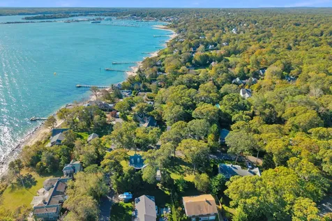 28 Pine Tree Lane Vineyard Haven MA 02568