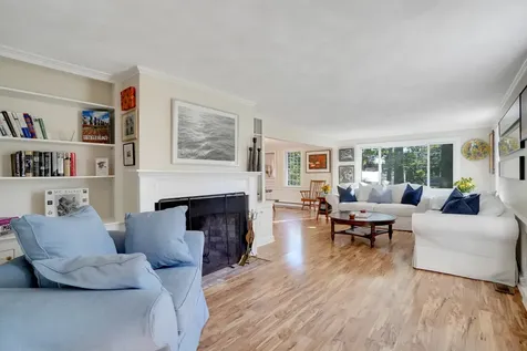 28 Pine Tree Lane Vineyard Haven MA 02568