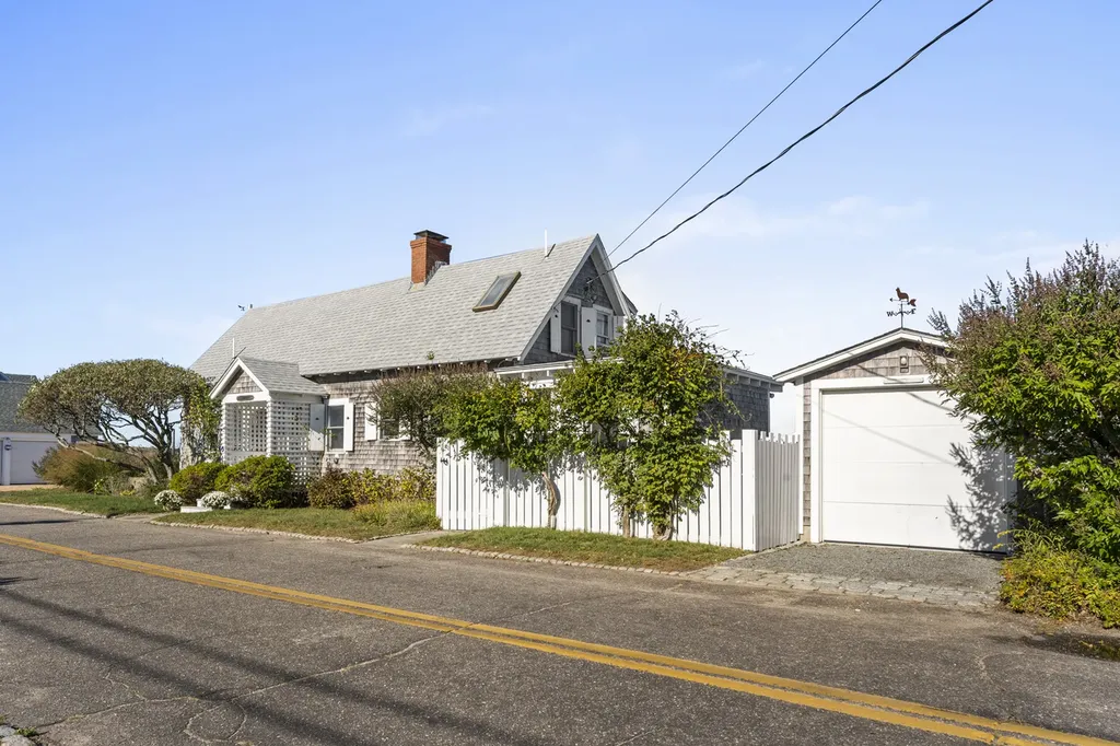 311 East Chop Drive Oak Bluffs MA 02557