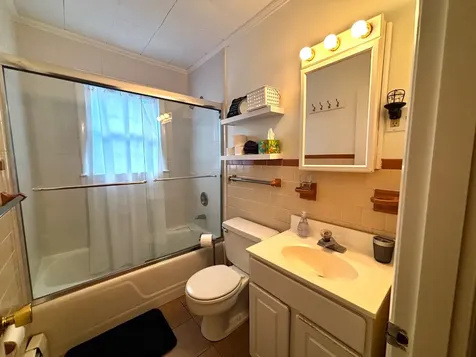 124 Skiff Avenue Vineyard Haven MA 02568