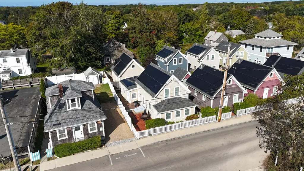 113 Dukes County Avenue Oak Bluffs MA 02557