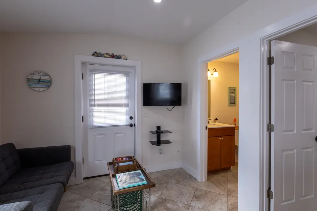 113 Dukes County Avenue Oak Bluffs MA 02557