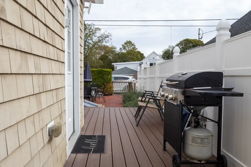 113 Dukes County Avenue Oak Bluffs MA 02557