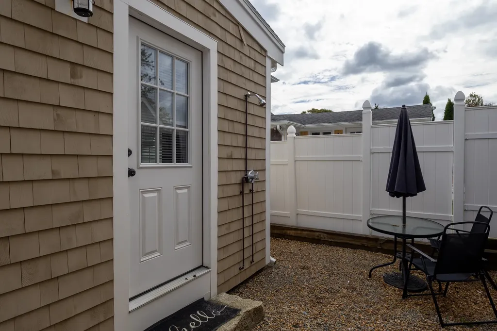 113 Dukes County Avenue Oak Bluffs MA 02557