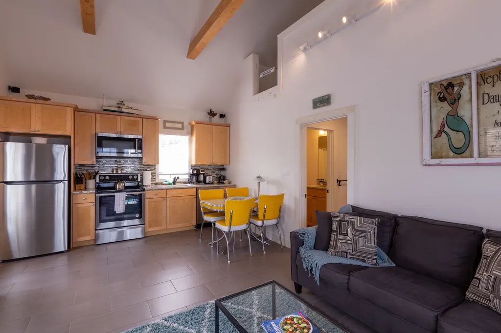 113 Dukes County Avenue Oak Bluffs MA 02557