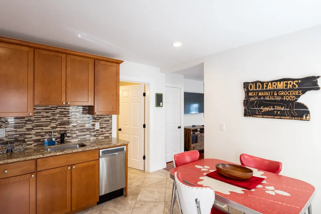 113 Dukes County Avenue Oak Bluffs MA 02557