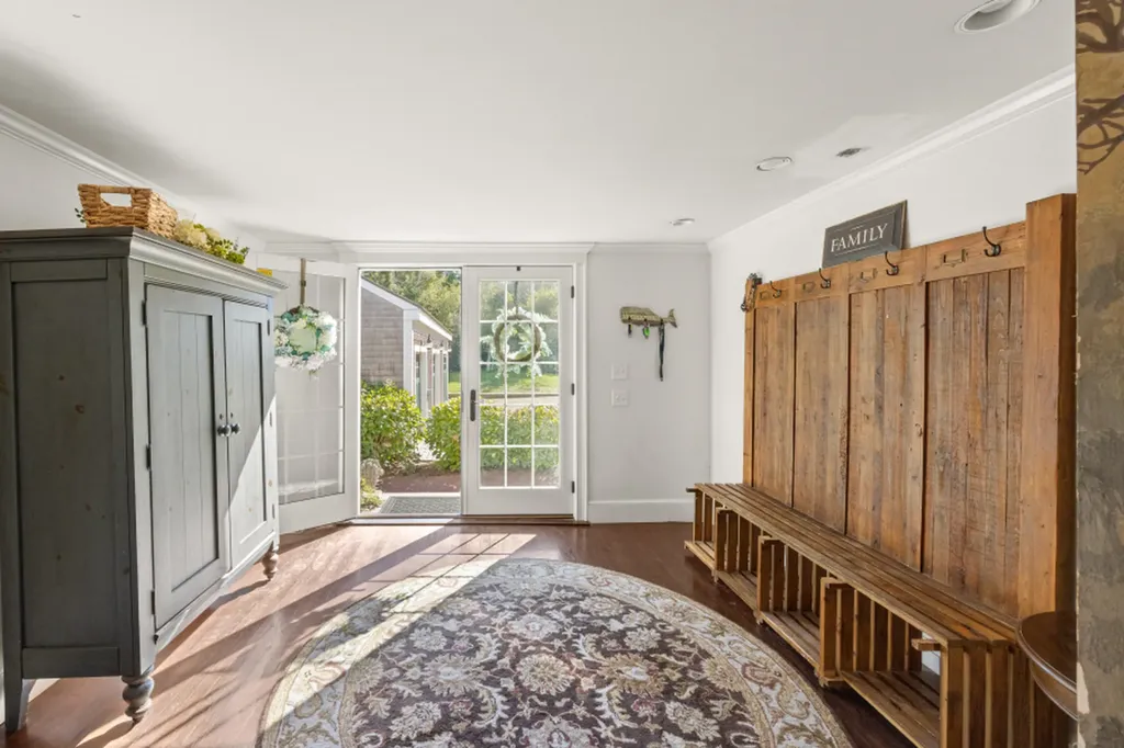 9 Fowler Avenue Edgartown MA 02539