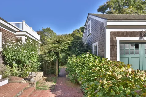 9 Fowler Avenue Edgartown MA 02539