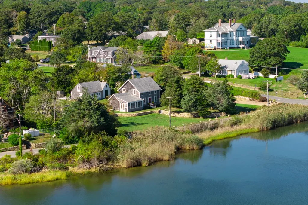 187 Lagoon Pond Road Vineyard Haven MA 02568