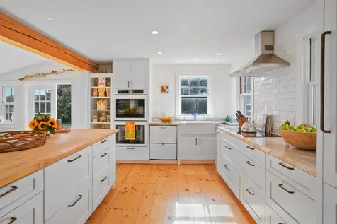 187 Lagoon Pond Road Vineyard Haven MA 02568