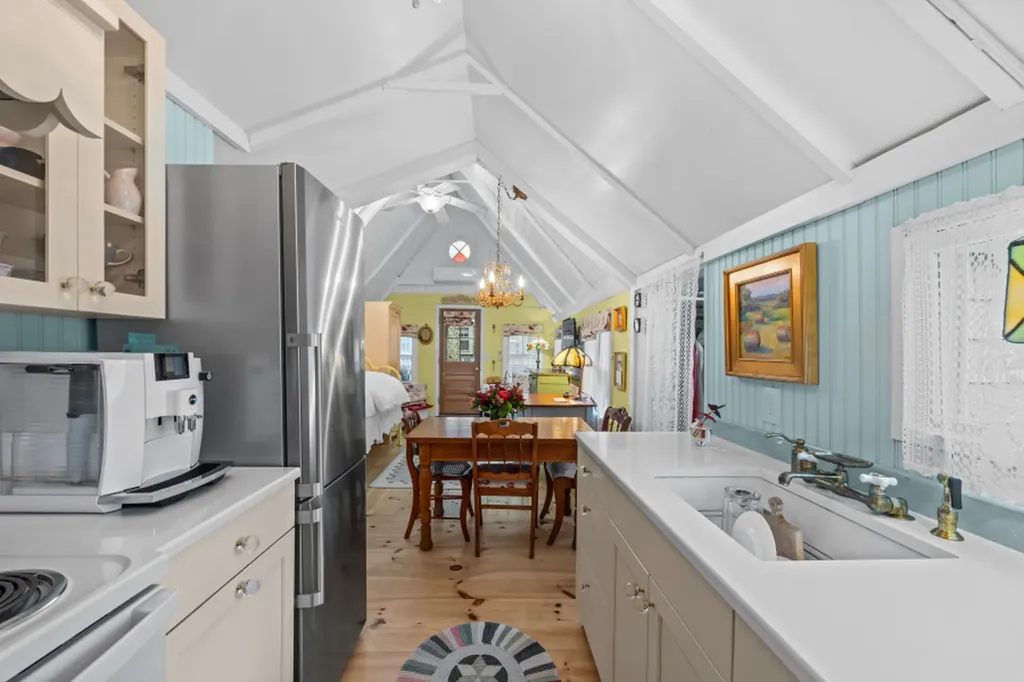 2 Lincoln Avenue Oak Bluffs MA 02557