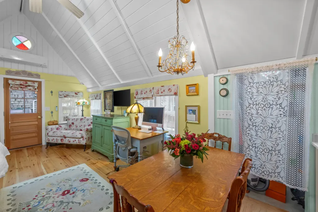 2 Lincoln Avenue Oak Bluffs MA 02557