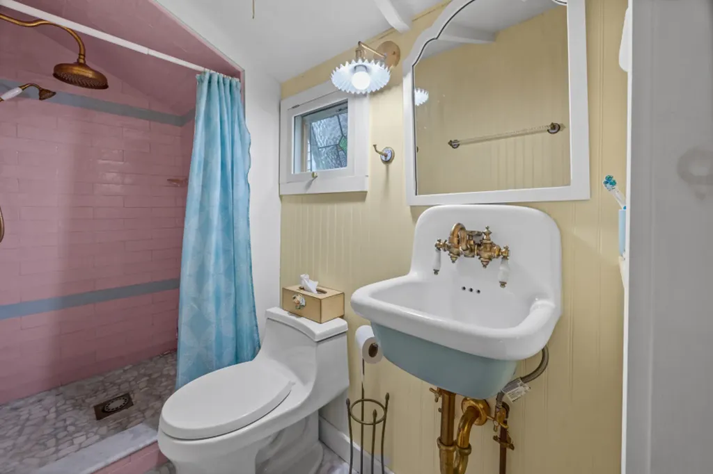 2 Lincoln Avenue Oak Bluffs MA 02557