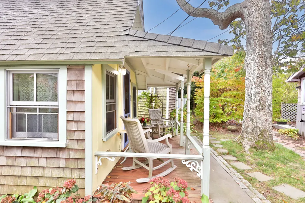 2 Lincoln Avenue Oak Bluffs MA 02557