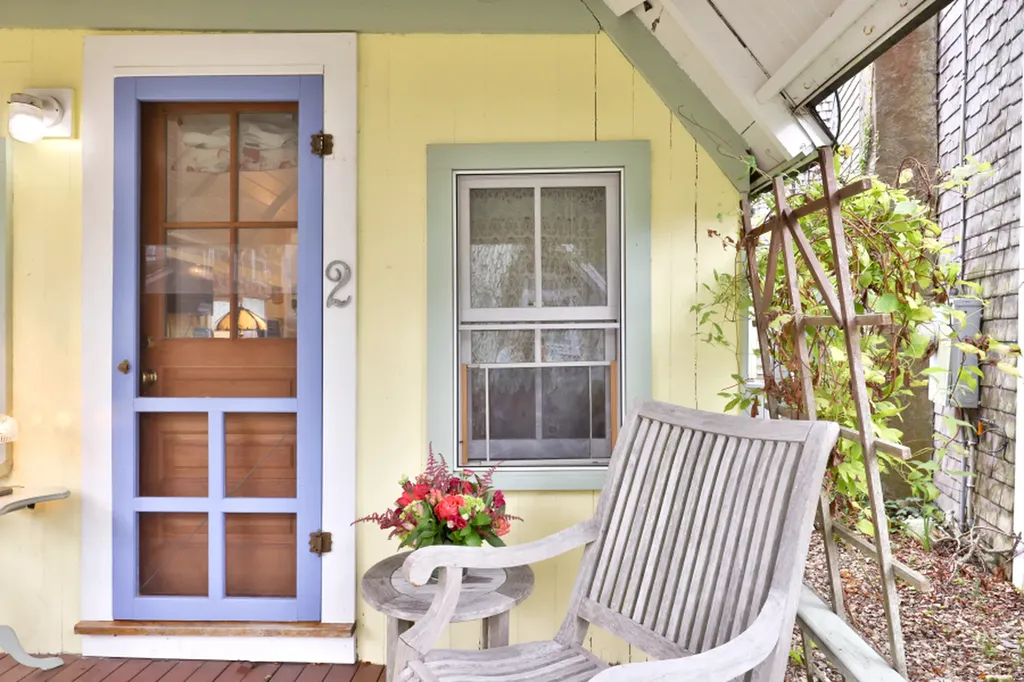 2 Lincoln Avenue Oak Bluffs MA 02557