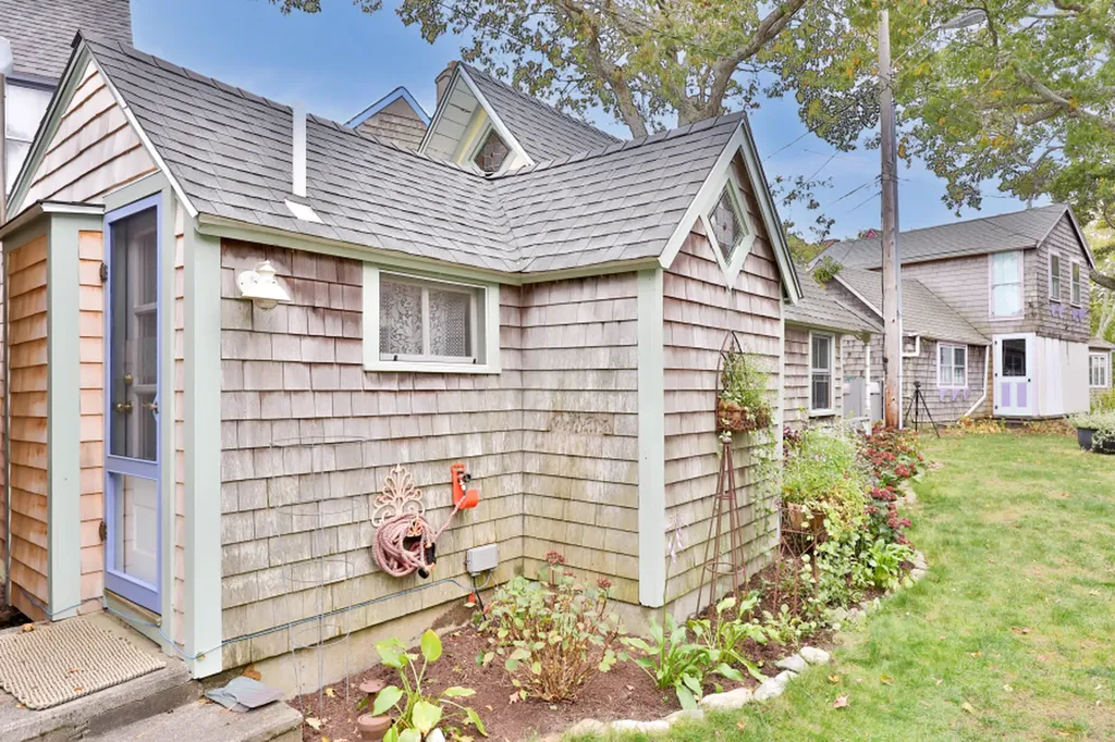 2 Lincoln Avenue Oak Bluffs MA 02557