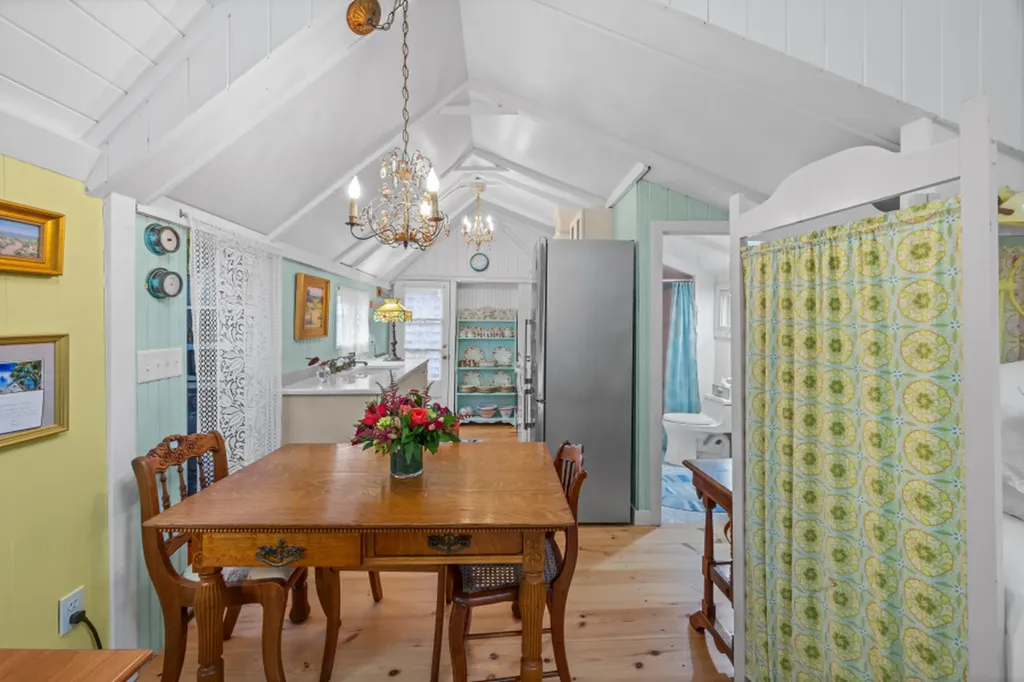 2 Lincoln Avenue Oak Bluffs MA 02557