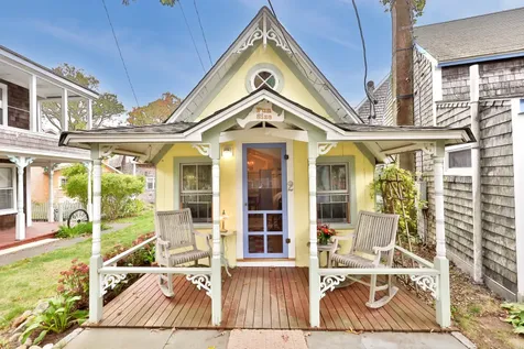 2 Lincoln Avenue Oak Bluffs MA 02557