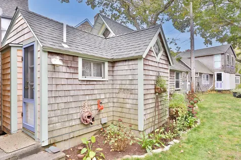 2 Lincoln Avenue Oak Bluffs MA 02557