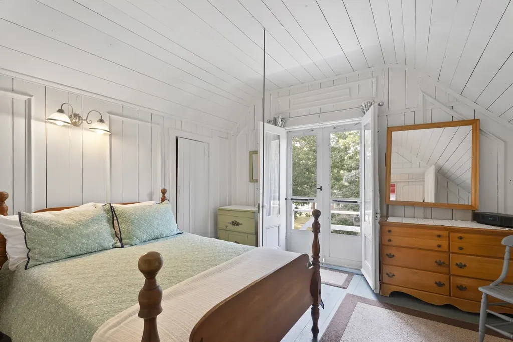 1 Rowland Avenue Oak Bluffs MA 02557