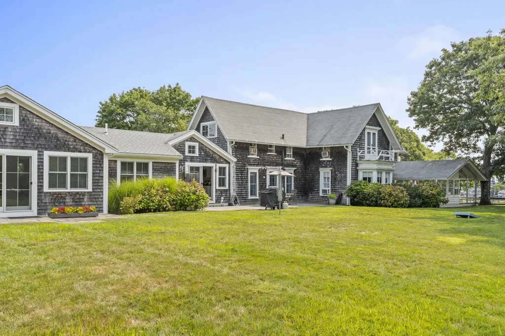 1 Rowland Avenue Oak Bluffs MA 02557