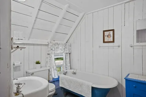 1 Rowland Avenue Oak Bluffs MA 02557