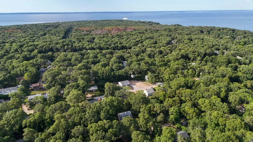 00 Bernard Circle Vineyard Haven MA 02568