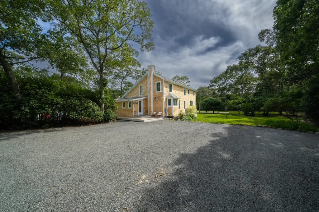 229 Oak Lane West Tisbury MA 02575