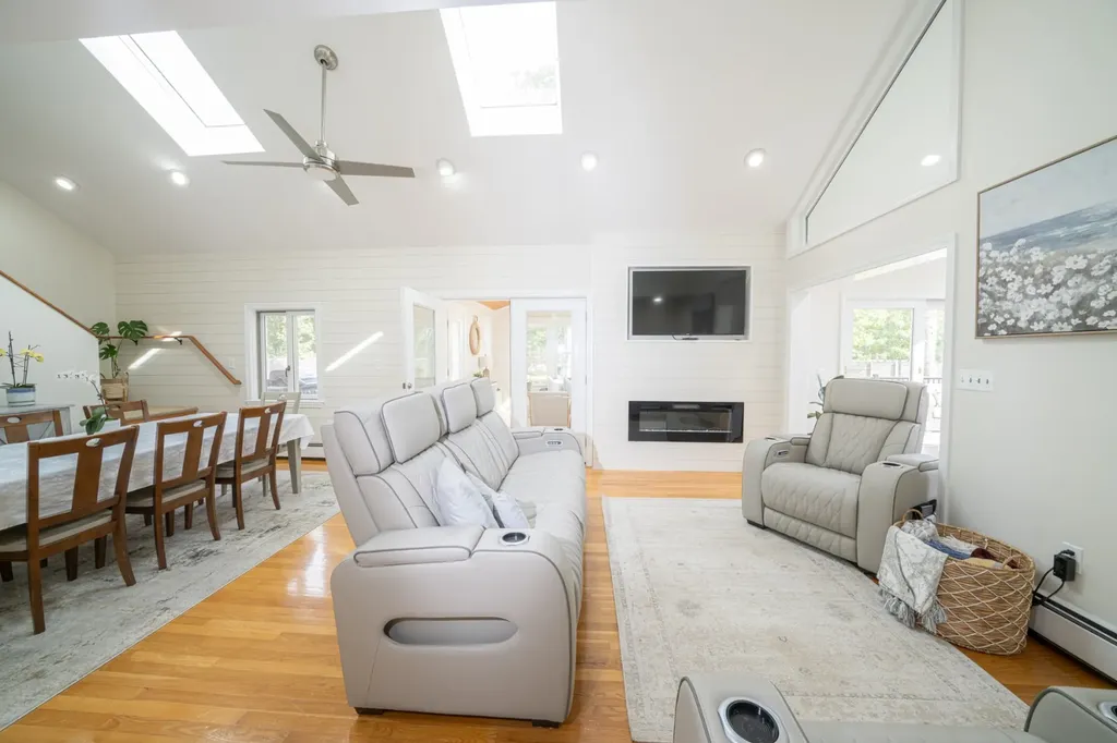 229 Oak Lane West Tisbury MA 02575