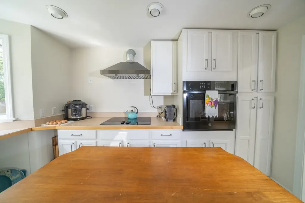 229 Oak Lane West Tisbury MA 02575