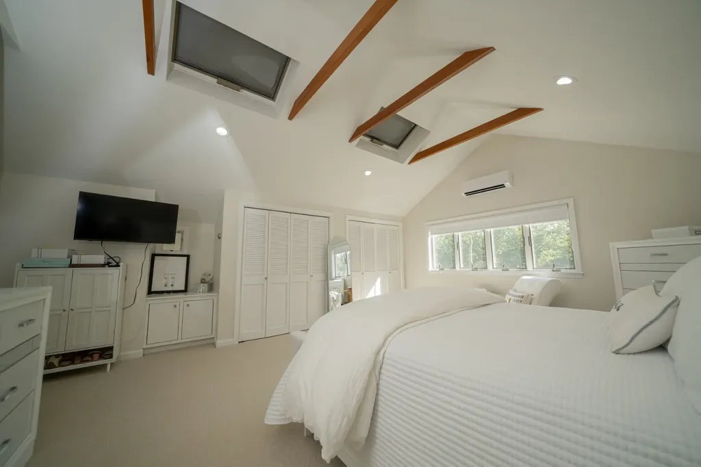 229 Oak Lane West Tisbury MA 02575