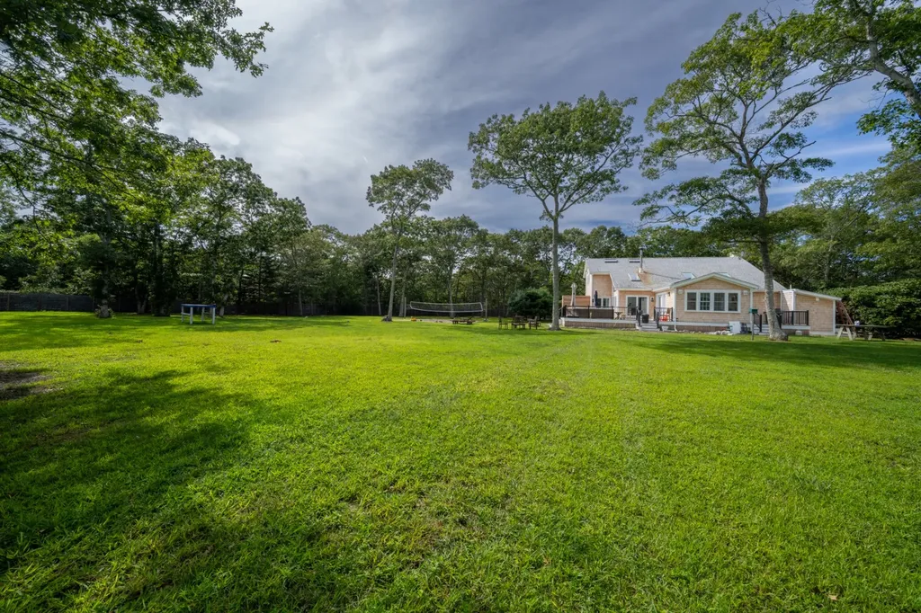 229 Oak Lane West Tisbury MA 02575